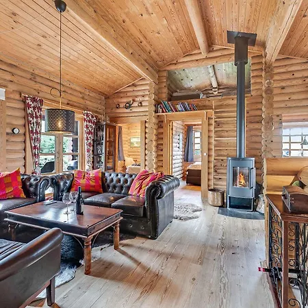 Vakantiehuis Charming With Wilderness Hot Tub