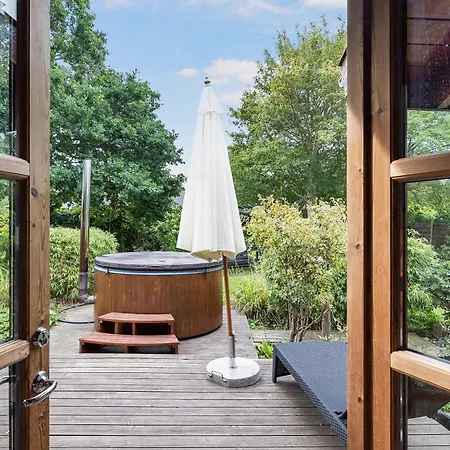 Charming With Wilderness Hot Tub Asnæs