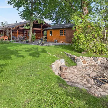 Charming With Wilderness Hot Tub *