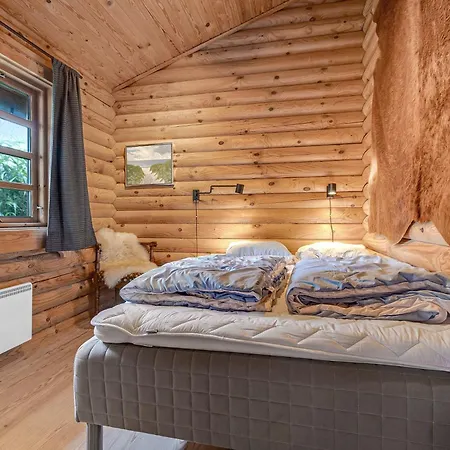 Charming With Wilderness Hot Tub Hébergement de vacances Asnæs
