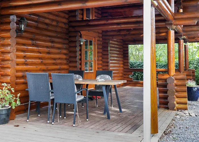 Charming With Wilderness Hot Tub