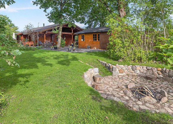 Charming With Wilderness Hot Tub *